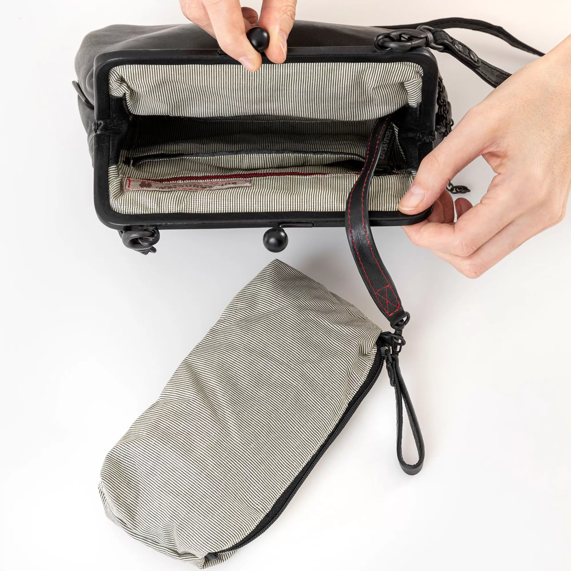 Store Grandma's Luxury Club Mrs. Fortune Cookie Black Smoke Crossbodytassen